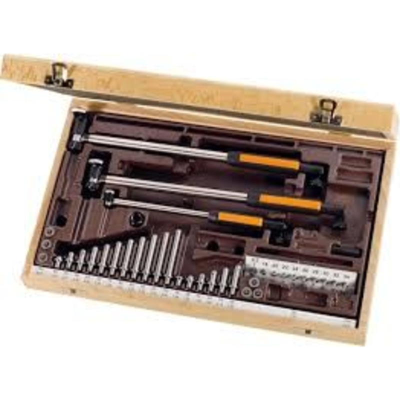 Schwenk Schwenk 11600000  Dial Bore Gauge sets type SU Metric Range 18-150mm with steel pins, Without Indicator. Measuring depth 110-180mm, 27 anvils